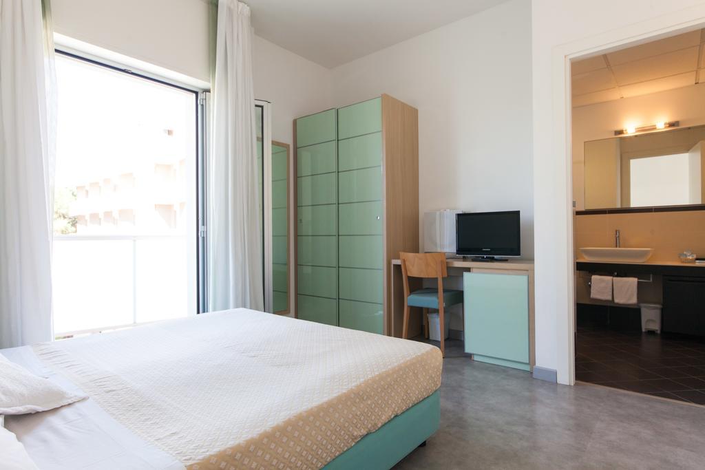 Hotel Sahara Мілано-Маріттіма Номер фото