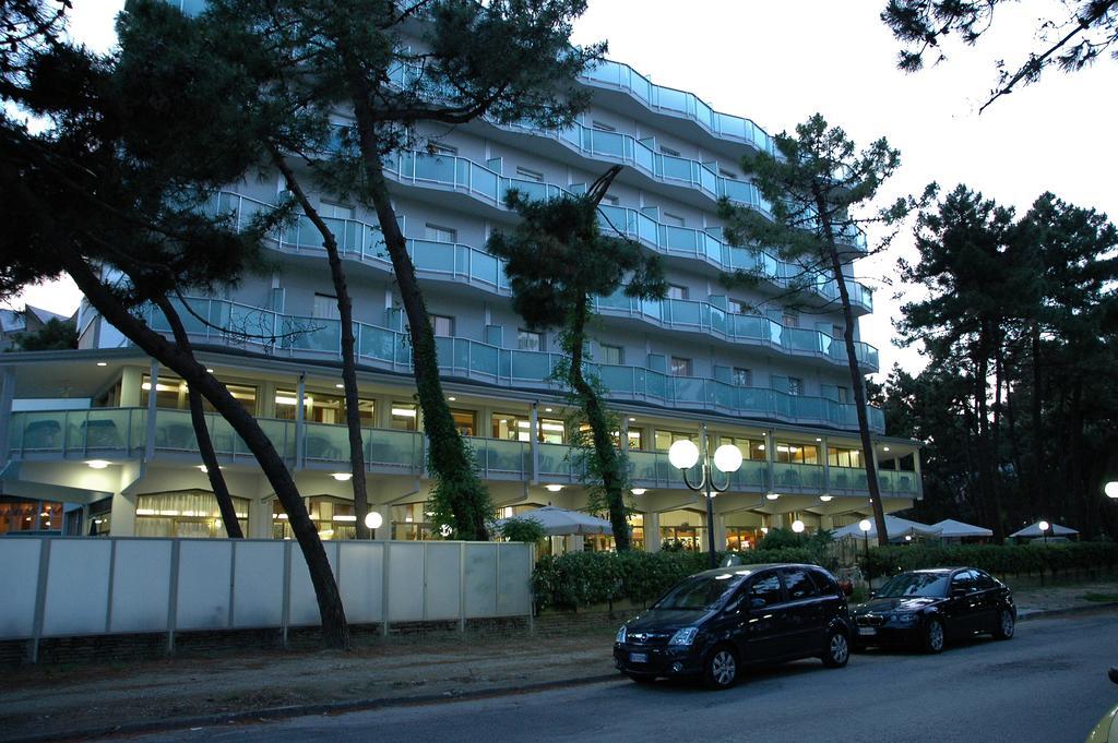 Hotel Sahara Мілано-Маріттіма Екстер'єр фото