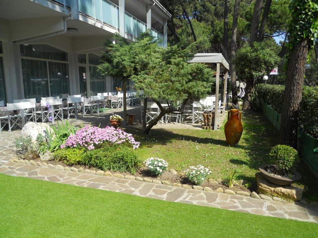 Hotel Sahara Мілано-Маріттіма Екстер'єр фото