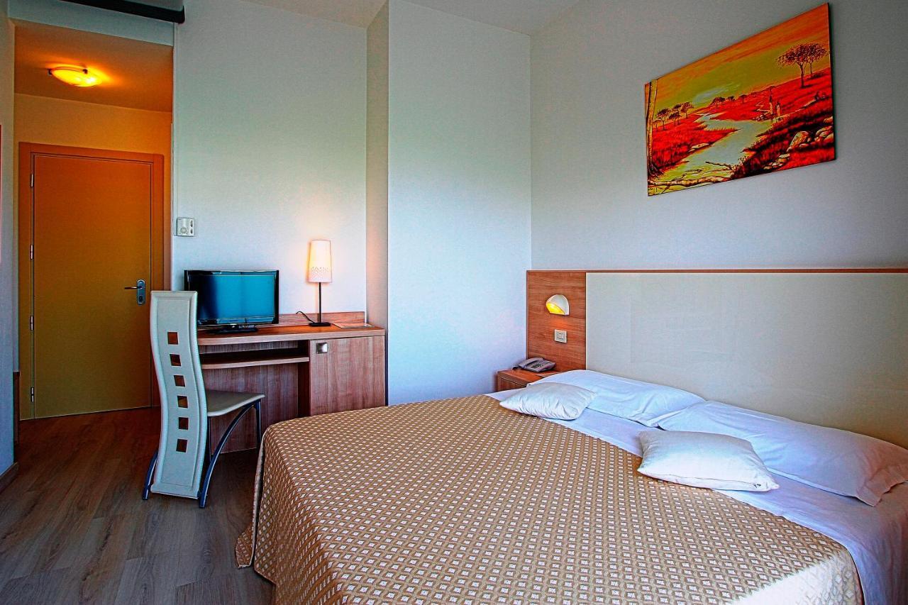 Hotel Sahara Мілано-Маріттіма Екстер'єр фото